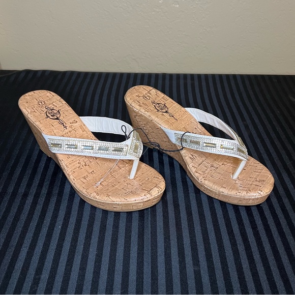 💜 Sole Mate Women's Silver Sandals - Picture 1 of 10